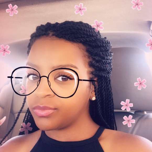 Meet your Posher, Joneisha - Picture 1 of 1